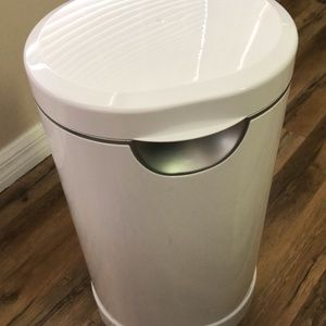 Munchkin Diaper Pail Baby